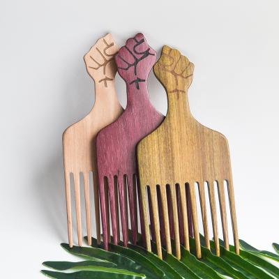 China Afro Pick Disposable High Quality Sandalwood Green Design Fist Tooth Hair Afro Pick Wide Comb for sale