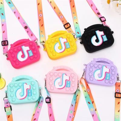 China New waterproof toddler tiktok push bubble jigger pop her coin purse cross - body handbags silicone tiktok pop her purse for sale