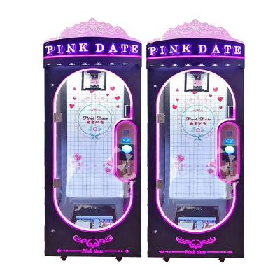 Chine Professional Wooden Frame Coin Operated Vending Machine Wheel Gift Game Machine Gift Vending Machine à vendre