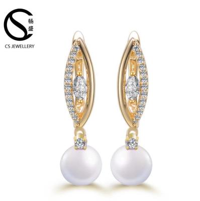 China Luxury Gold Wedding Hanging Earring New Superior Pearl Earring Designs Hanging Freshwater Pearl Earrings for sale