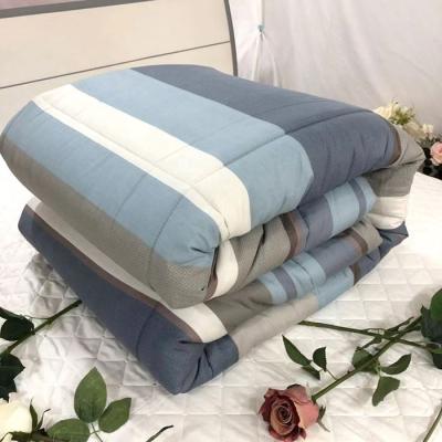 China Vacuum Compression Down Comforter Outdoor Custom Printed Comforter Queen Size Comforter for sale