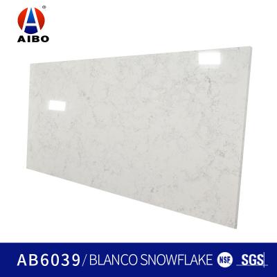 China El gris blanco de la chispa veteó la decoración casera de las losas artificiales del cuarzo 3200*1600 en venta