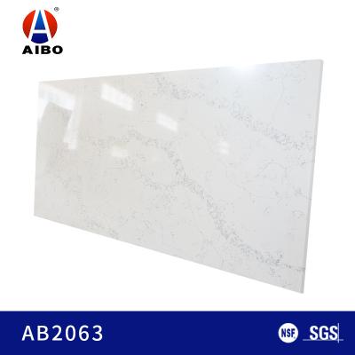 Chine Pierre blanche veinée blanche Calacatta de quartz de 15MM pour le panneau de mur à vendre