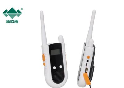 China Emergency Hand Crank Cell Phone Walkie Talkie Radio With Microphone for sale