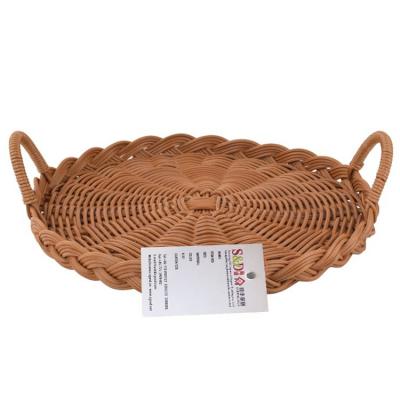 China Eco-friendly Restaurant Wholesale Cheap Fashionable Round Hand - Woven Rattan Wicker Kitchen Food Serving Tray With Handle for sale