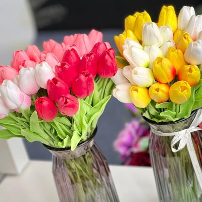 China Hot Selling PU Real Touch Artificial Plastic Tulips Home Decorative Wedding Party Flowers Artificial Tulip Flowers Mini For Decoration Wedding Home for sale