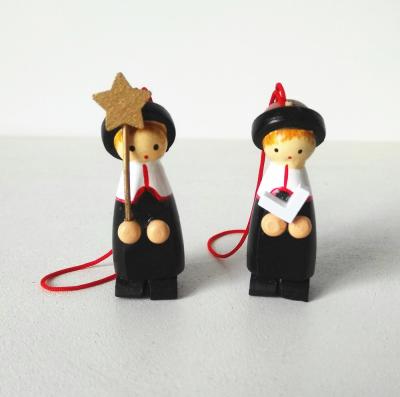 China Europe Christmas Decorations Wooden Hanging Figurines Carolers for sale