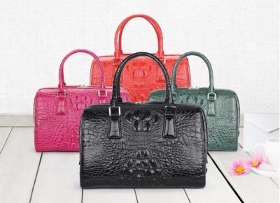 China New zipper large capacity women's crocodile leather handbag for lady for sale