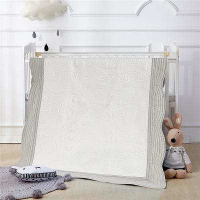 China Soft Gray Color Baby Quilt For Boys Girls Anti-pilling Kids Embroidered Baby Scalloped Edge Blanket Blanket Quilted 36