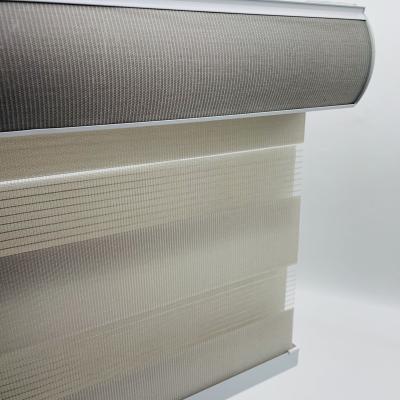 Chine CLASSIC Motorized Blackout Zebra Shades Electric Remote Zebra Blinds AC DC Roller Rainbow Blinds à vendre