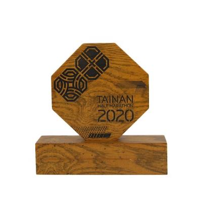 China Europe Customized Marathon Awards Sport Wooden Award Trophy for sale