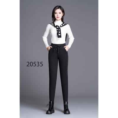 China Breathable bottom pants women's outer wear 2020 new winter black sports plus velvet autumn and winter cotton thick casual pants for sale