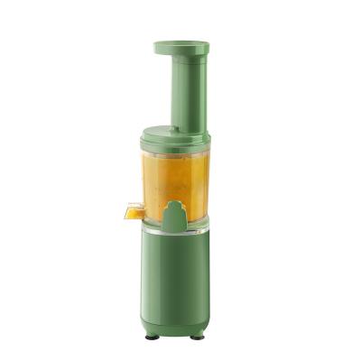 China 2021 New Outdoor Mini Portable Slow Juicer Plastic Fruit Juicer Multifunctional Commercial Pomegranate Lemon Apple Juicer Masticating Machine for sale