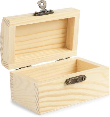 China Treasure Chest Handmade Rustic Unfinished Wooden Box Locking Lid Lock Lid Small Wooden Box for sale