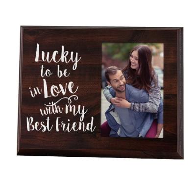 China Handmade Lucky to Be in Love Romantic Memorial Gift Wooden Picture Frame for Lovers for sale