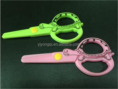 China Cutting Current Tonic Studios 124th Kids Tiny Crafter Scissors with Turtle, Pink Green for sale