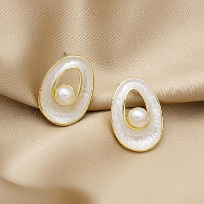 China High Quality Fashionable Hollow Oval Geometric Pearl Earrings Set Silver 925 Needle Earrings Jewelry For Women for sale