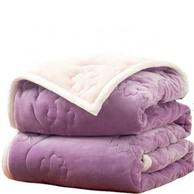 China Summer Sustainable Airline Floral Blanket Polyester Fleece Regular Quilt for sale