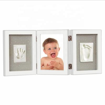 China Fashionable Hot Sale Baby Keepsake Ornament Photo Frame with 3D Baby Handprint and Footprint Photo Frame Kit for sale