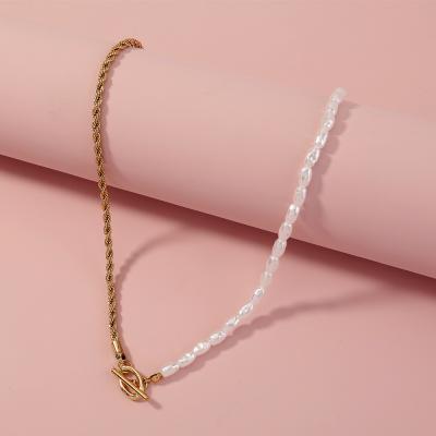 China Y&Y New Products Fashion Trendy Lightweight Jewelry Twist Chain Luxury Personality Stitching Baroque Imitation Pearl Necklaces for sale