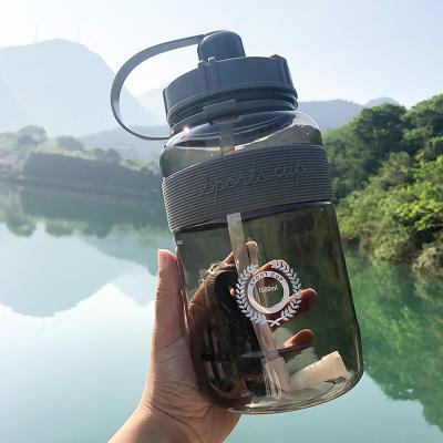 China 1000ml Sustainable Wholesale Water Bottle 24Fit Eggnog Bottle Straw Sports Bottle Plastic Space Kettle for sale