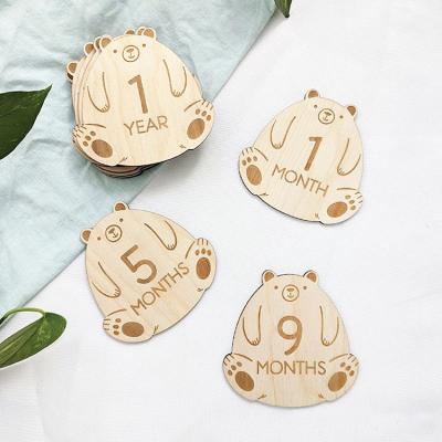 China Educational Toy Baby Wooden Milestone Cards Support Shape Wooden Plate Birth Newborn Monthly Growth Record Cards for sale