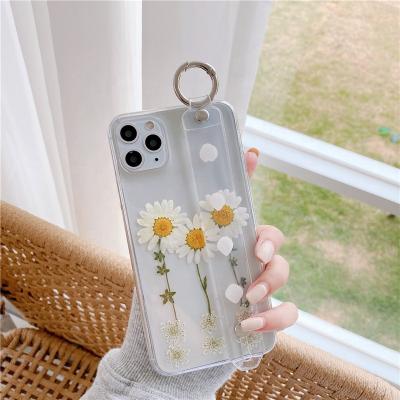 China Real Daisy Pressed Flower Shockproof Epoxy Handmade Dry Wrist Strap Phone Case for iphone 13 pro x xr max 7 8 12 11 for sale