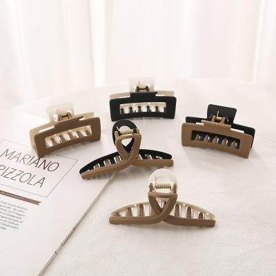 China Fashion Sledding Elegant Resin Headdress Matte Lacquer Frosted Hair Claws Black Wholesale Hair Pin Hair Claw Clips for sale