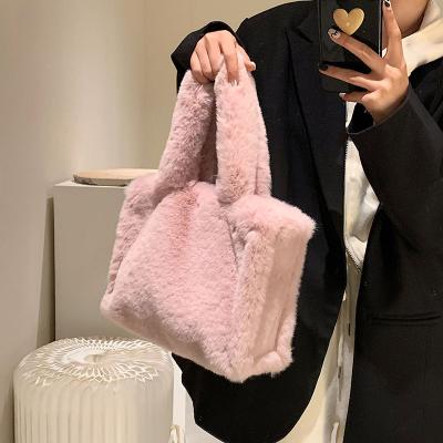 China 2022 New Portable Spring Motion Sensing Bag Design Plush Fashion Single Spring Lambswool Bag Clutch for sale