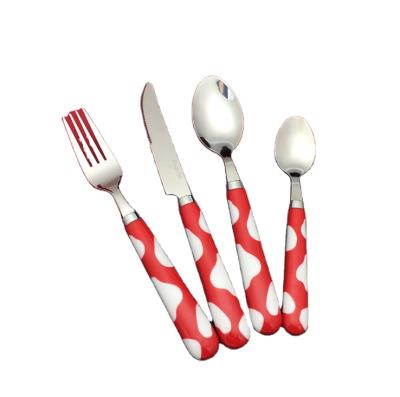 China 2020 Sustainable plastic handle red flat dinnerware set stainless steel cutlery cuberteria de acero set for sale