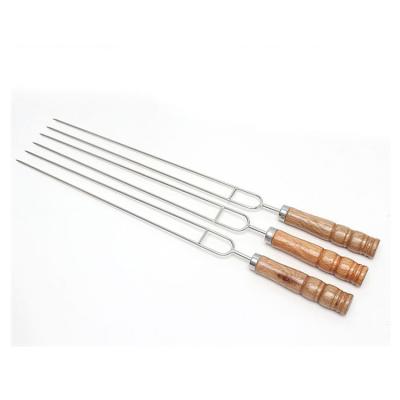 China Amazon Hot Sale Double 16.5 Inch Wooden BBQ Skewers Easily Cleaned Fork Set Charcoal BBQ Grills For Skewers With Wooden Handle for sale