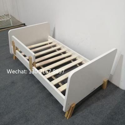 China Modern Wholesale White Wooden Kids Beds Cheap Baby Crib Bed Pine Wood Kids Beds Bedroom Crib Beds for sale