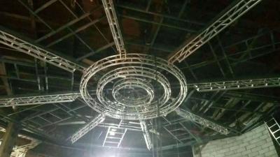 China Customized Aluminum Square Lighting Truss Rotating And Lifting DJ Truss For Club for sale