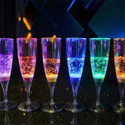 China Unique LED Customs Lead Liquid Active Flute Acrylic Plastic Party Drinking Glasses Christmas Bar Drinkware Cups Wedding Decorative Wine Champagne Flutes for sale