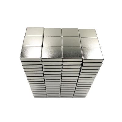 China Rectangular Flat Bar Neodymium Magnets 30SH-45SH ISO14001 Certified for sale