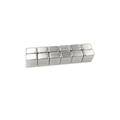 China NiCuNi beschichtet Neodymium Eisen Bor Magnet Neodymium Kubus Magnete Anpassung zu verkaufen