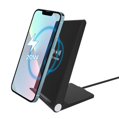 China Outdoor Indoor 3in A Portable Phone Stand Station Qi 15W Fast Charging iPhone 3 In 1 Foldable Wireless Charger for sale