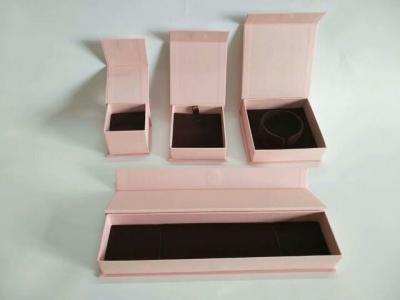 China Natural Color Jewelry Paper Boxes Flip Top Bangle Storage With Magnetic Catch for sale