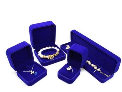 China Blaues gespritztes Schmuck-Samt-Kasten-Armband/Ring-glatte Lackierungsgeschenkboxen zu verkaufen