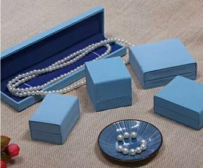 China Stitch PU Leather Jewelry Plastic Box For Bangle Diamond Packaging for sale