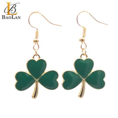 China Fashionable Design Stainless Steel New High Quality Hot Selling Gift Dangle St Patrick's Day Clover Gold and Green Stud Earrings for sale