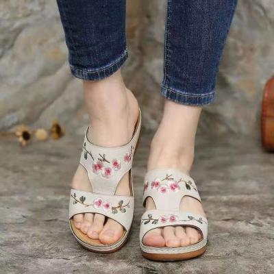 China Fashion trend women's summer outdoor sandals wedge sandals flat sandals design suka the new for sale