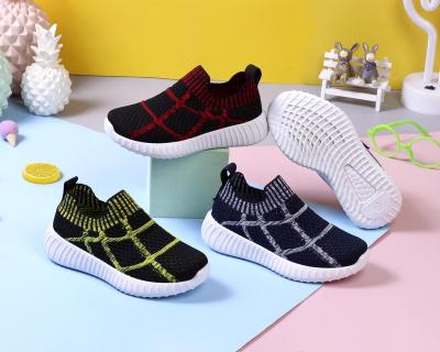 China Hot men's running shoe men's fashion trend design breathable sneakers Fly-knitted children's sport shoes factory price suka for sale