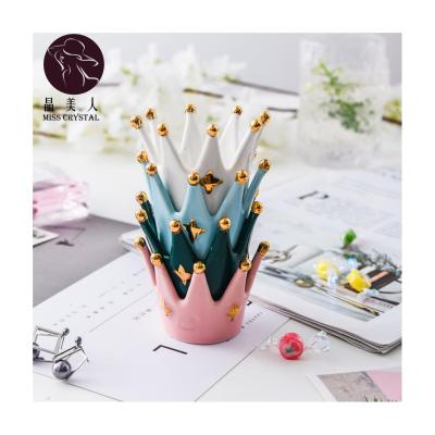 China Personality trend luxury unique creative handwork crown shape ceramic candle holders with gold grain for wedding and restaurant party for sale