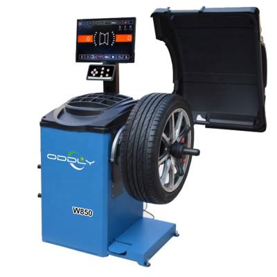 China 2021 new CE automatic wheel balancer garge equipment with LCD display price 990X760X1150mm for sale