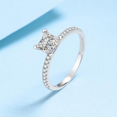 China Original 925 Silver 1 Carat Diamond Test Past Princess Cut D Color CLASSIC Moissanite Ring Gemstone Wedding Jewelry for sale