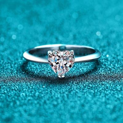 China CLASSIC Silver Brilliant Engagement Ring Gemstone Jewelry Original 925 Carat Diamond Test Past D Color Heart Moissanite Engagement for sale