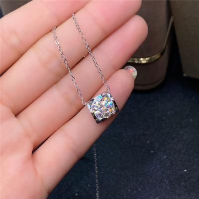 China Excellent Cut Diamond Test Passed 2 Carat VVS Moissanite Silver Jewelry 925 Peach Moissanite High Quality Pendant Necklace Silver Romantic Shape for sale