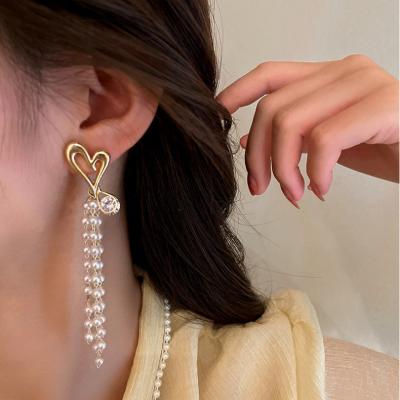 China Newest 925 Trendy Heart-Shaped Pearl Rhinestone Jewelry Fashion Stud Earrings Light Luxury Korean Long Tassel Earrings for sale