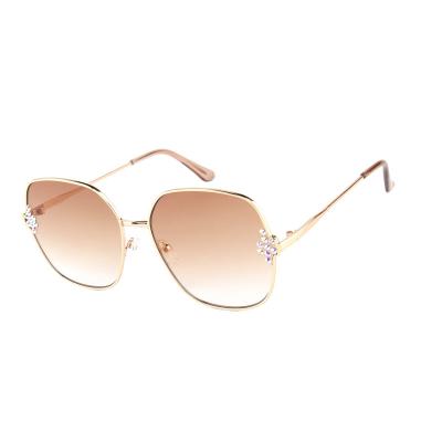 China 2021 Luxury High Quality Metal Frame Ladies Rhinestone Sunglasses OEM Diamond Women Sun Glasses Shades Fashion Sun Glasses Kenbo for sale